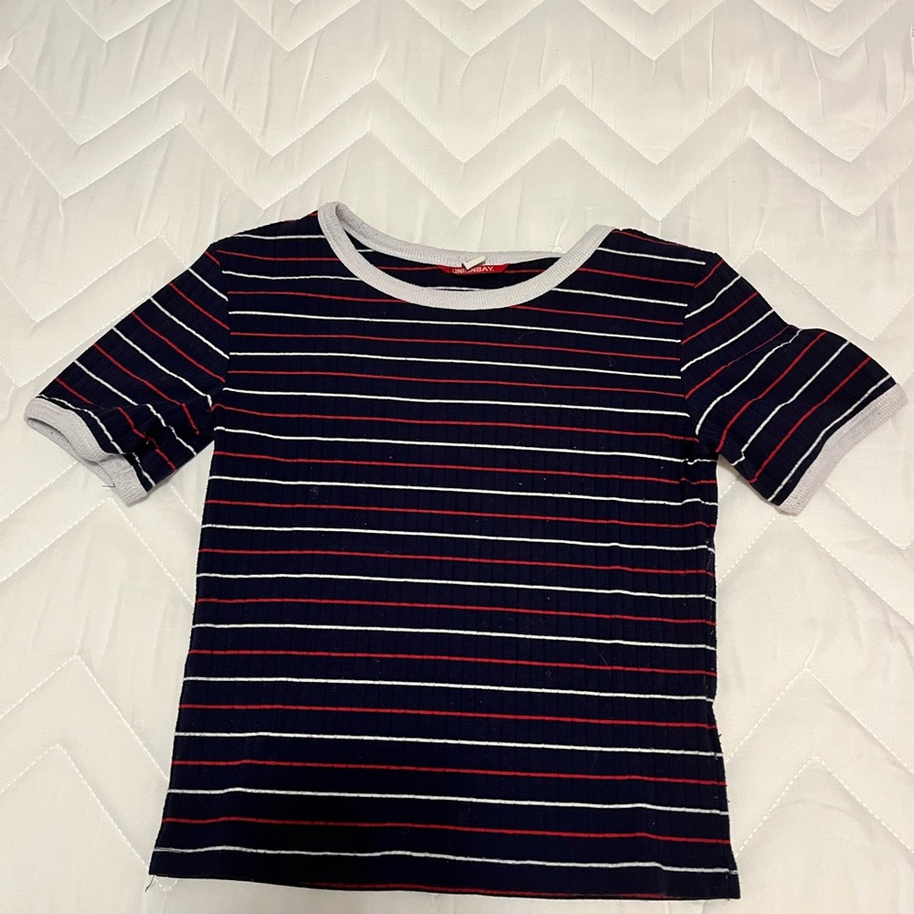 A size small juniors t-shirt. Brand is unionbay.